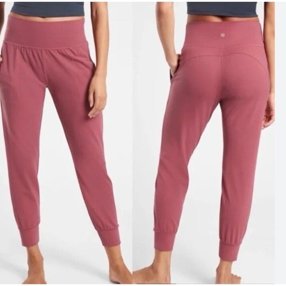 NWOT Womens Athleta Salutation Powervita Jogger Victorian Berry Size S